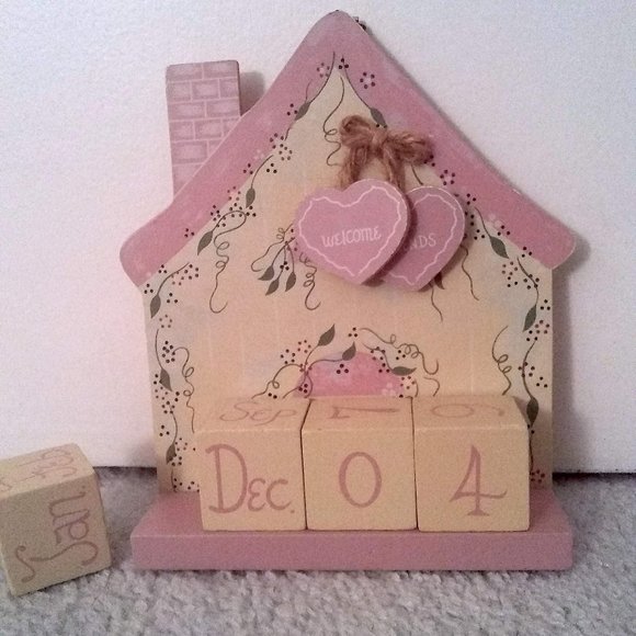 Wooden Calendar "Welcome Friends" Super Cute! - Picture 1 of 1